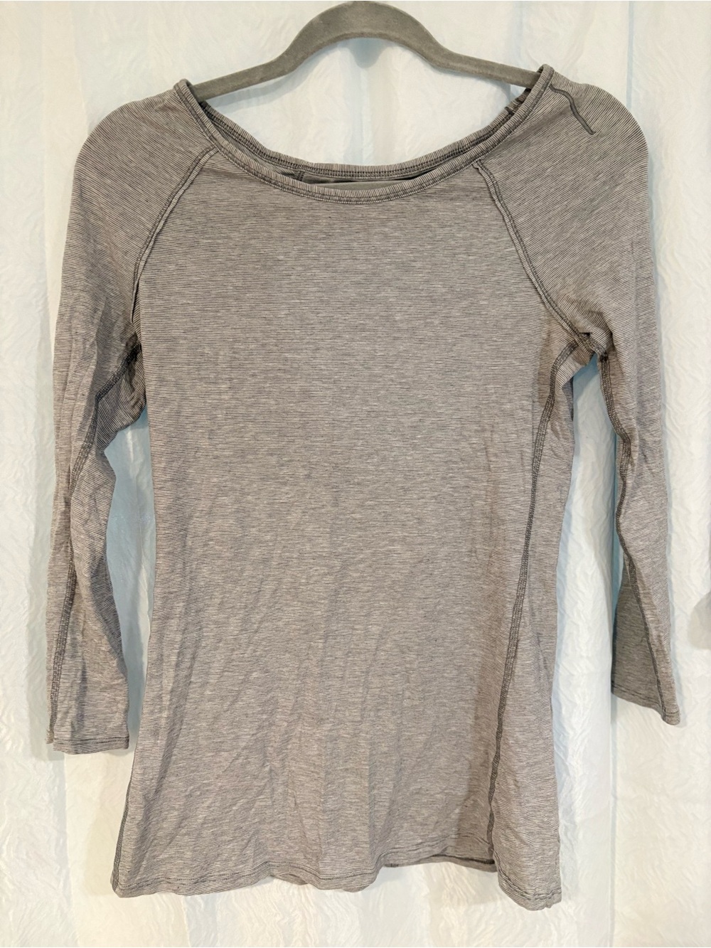 Lululemon Women's 3/4 Sleeve Scoop Neck Top - Light Gray striped